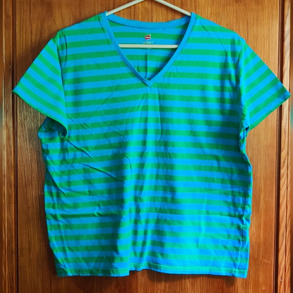 V-neck Striped T-shirt - Picture 1 of 3
